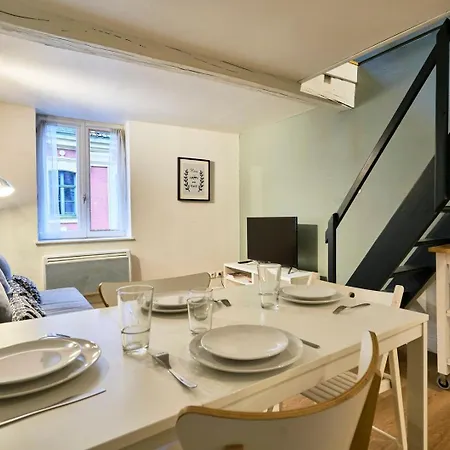 Triplex In The Heart Of Old דירה